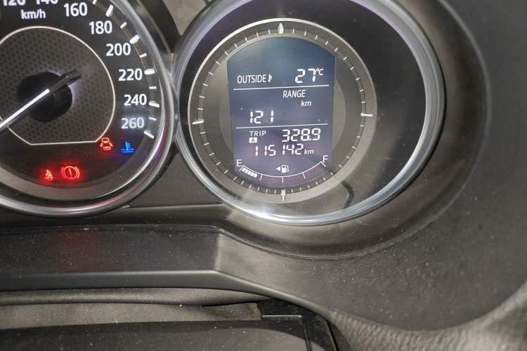 Used Mazda Atenza 2015 2.5L Blue Sky Sport Edition Odometer Close Up
