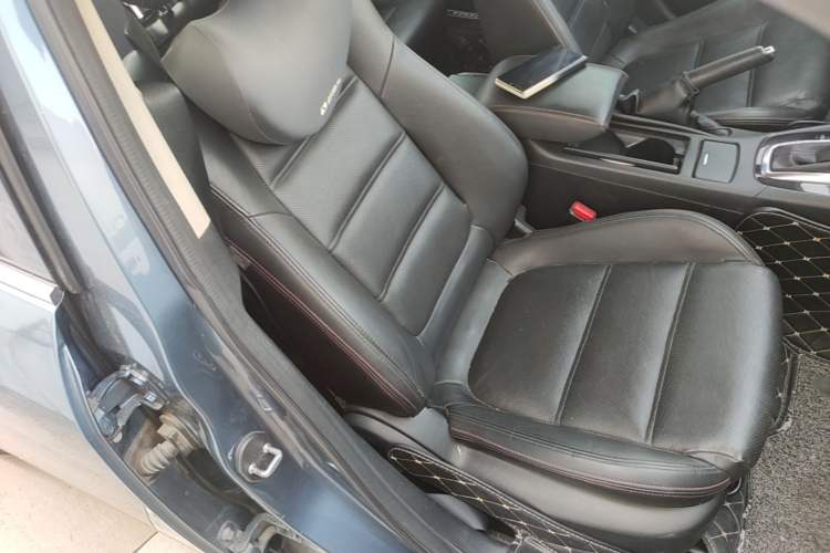 Used Mazda Atenza 2015 2.0L Blue Sky Luxury Edition Right Front Seat