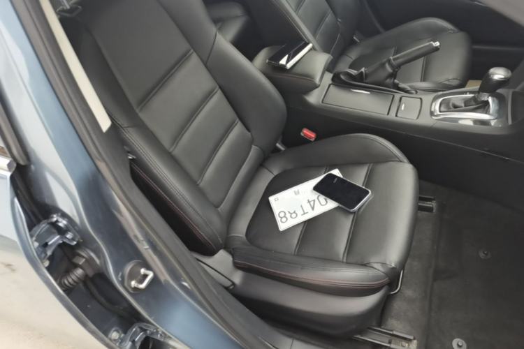 Used Mazda Atenza 2015 2.0L Blue Sky Luxury Edition Right Front Seat