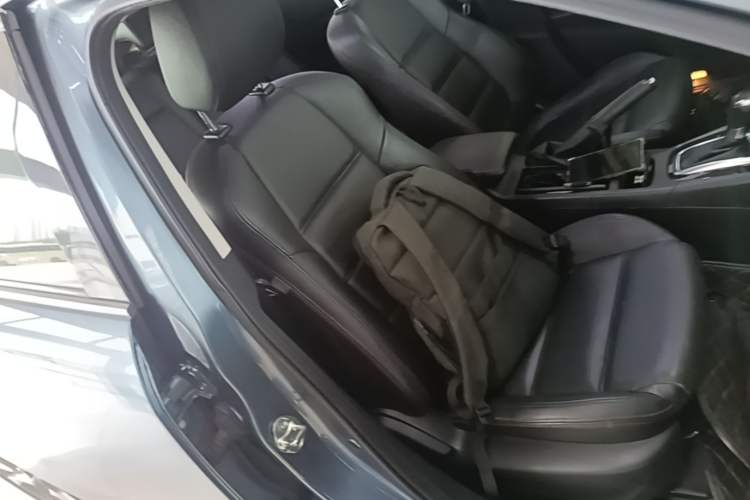 Used Mazda Atenza 2015 2.5L Blue Sky Sport Edition Right Front Seat