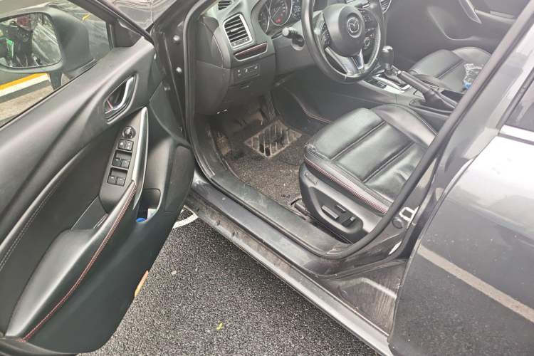 Used Mazda Atenza 2015 2.0L Blue Sky Luxury Edition Driver Seat