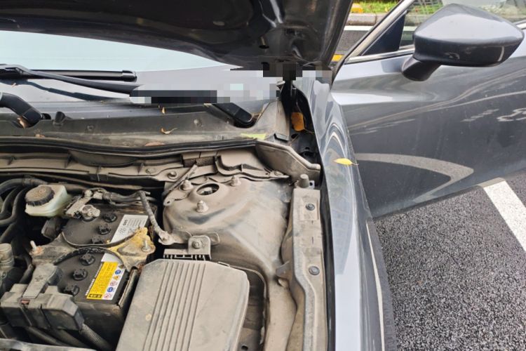 Used Mazda Atenza 2015 2.0L Blue Sky Luxury Edition Engine Bay Left