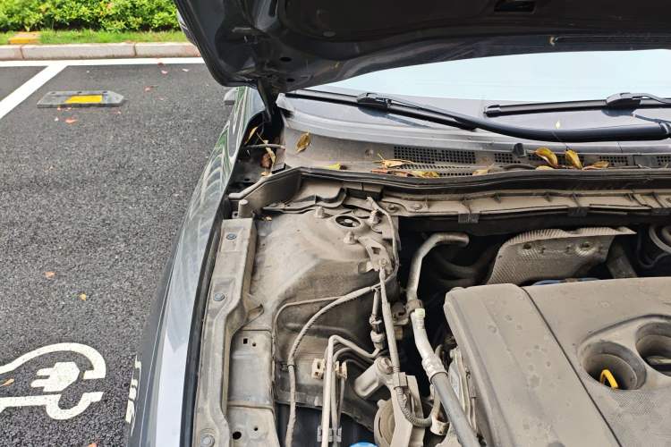 Used Mazda Atenza 2015 2.0L Blue Sky Luxury Edition Engine Bay Right