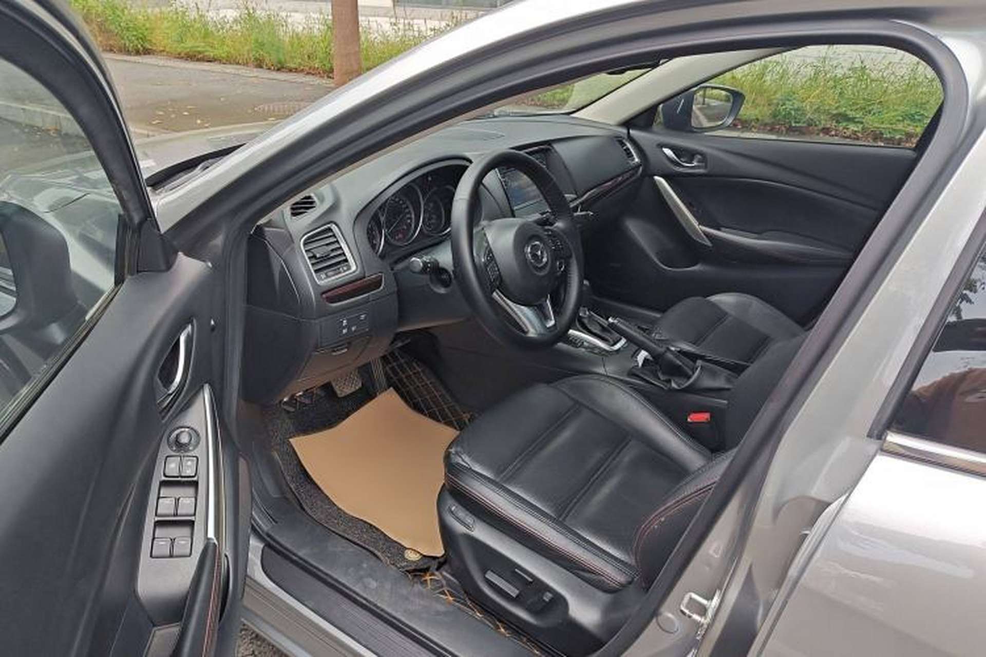 Used Mazda Atenza 2015 2.5L Blue Sky Prestige Edition Interior 3