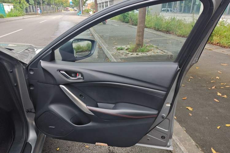 Used Mazda Atenza 2015 2.5L Blue Sky Prestige Edition Interior 5