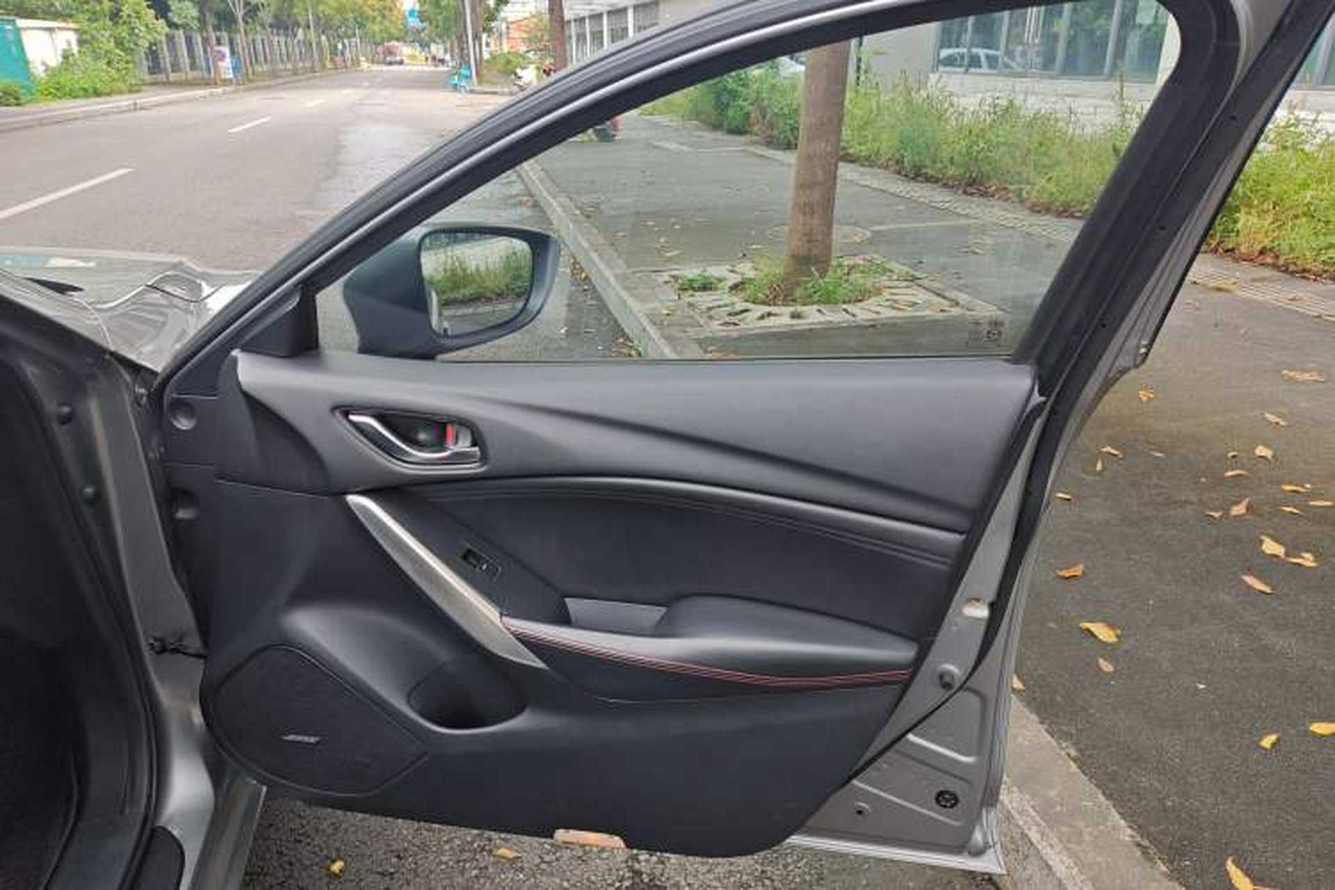 Used Mazda Atenza 2015 2.5L Blue Sky Prestige Edition Interior 5