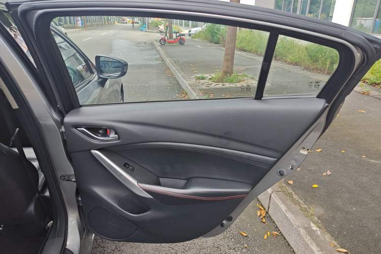 Used Mazda Atenza 2015 2.5L Blue Sky Prestige Edition Interior 6
