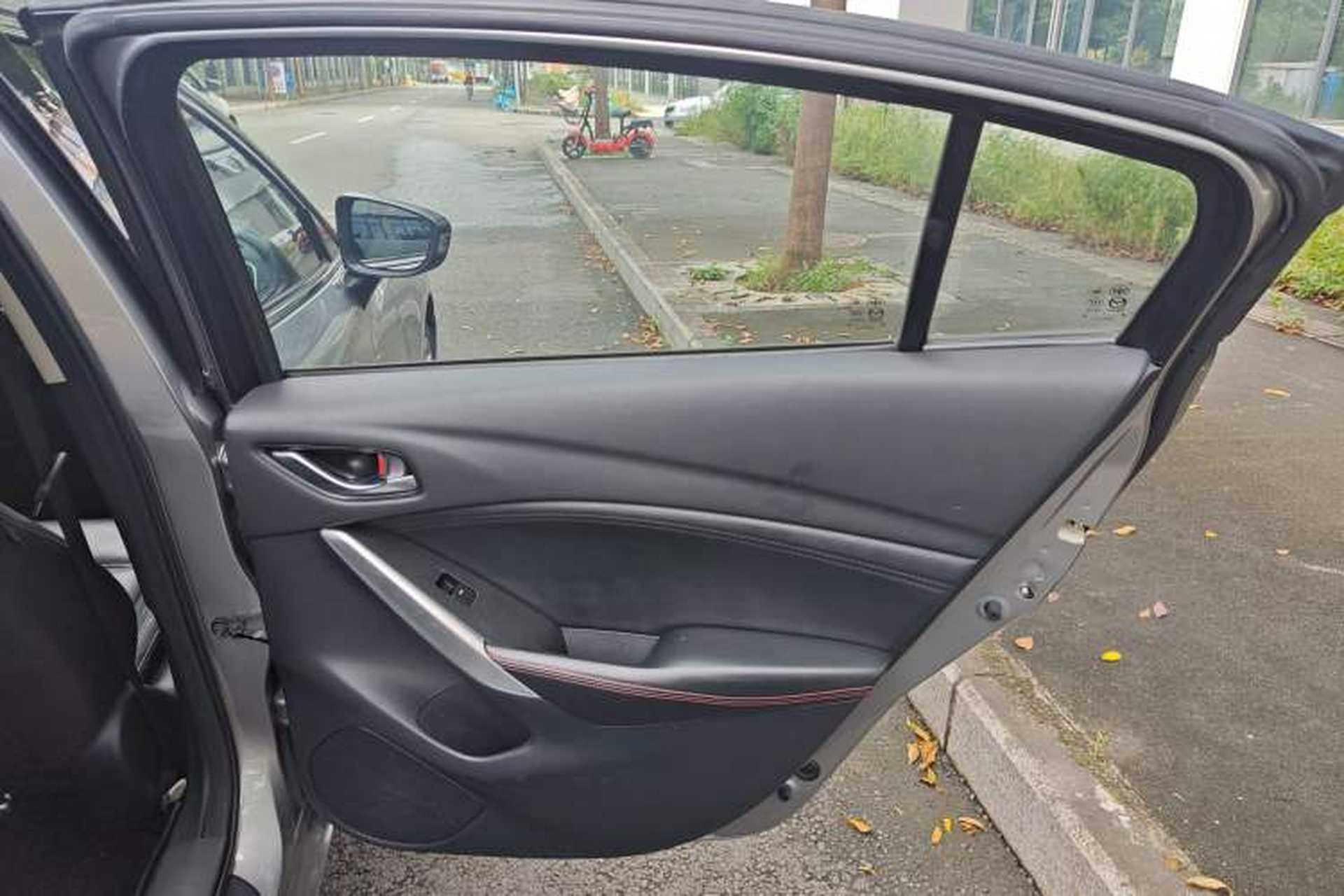 Used Mazda Atenza 2015 2.5L Blue Sky Prestige Edition Interior 6