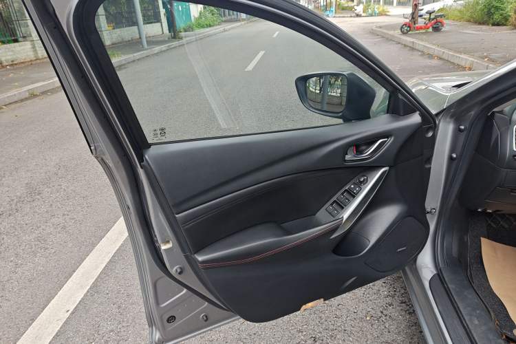Used Mazda Atenza 2015 2.5L Blue Sky Prestige Edition Interior 7