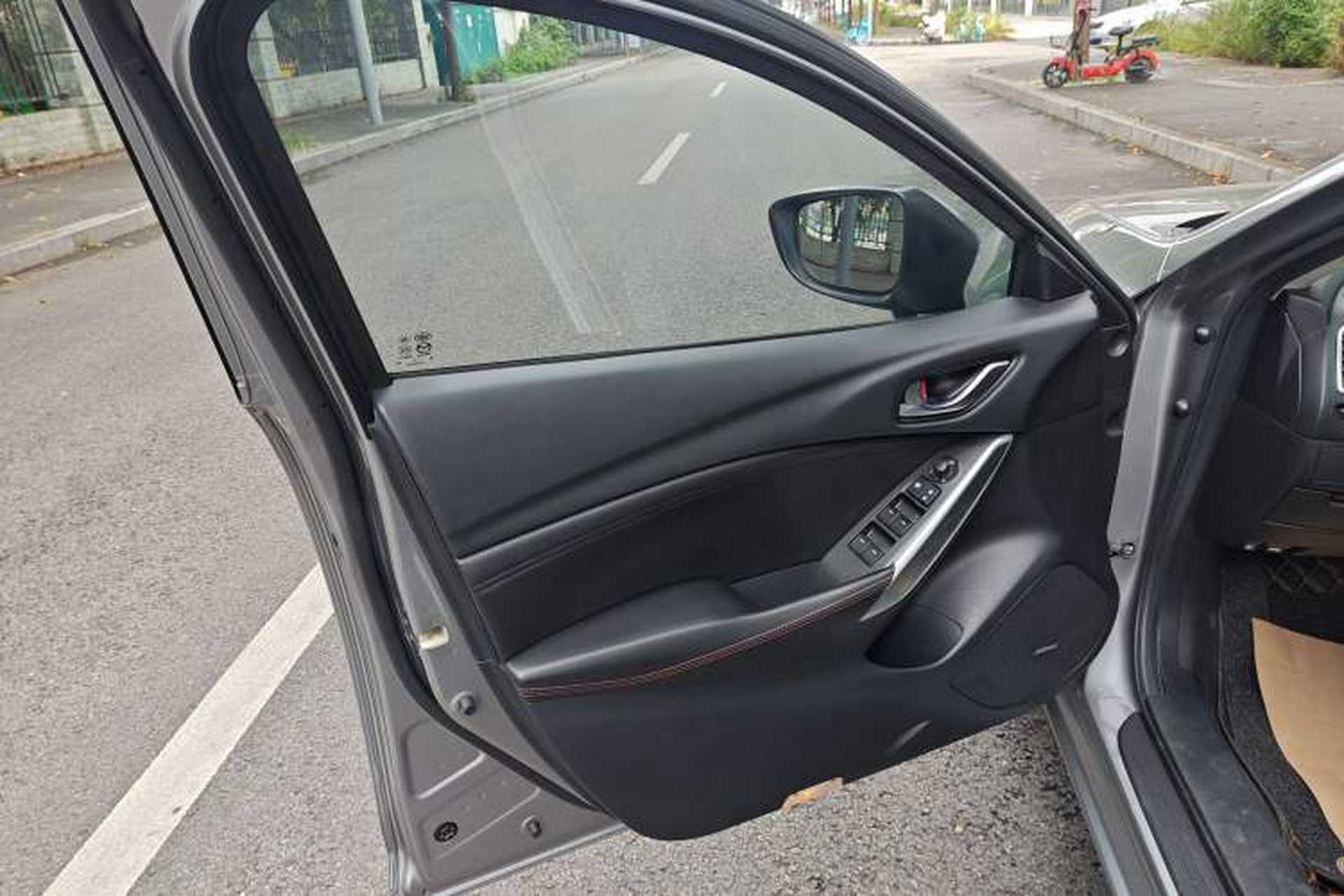 Used Mazda Atenza 2015 2.5L Blue Sky Prestige Edition Interior 7