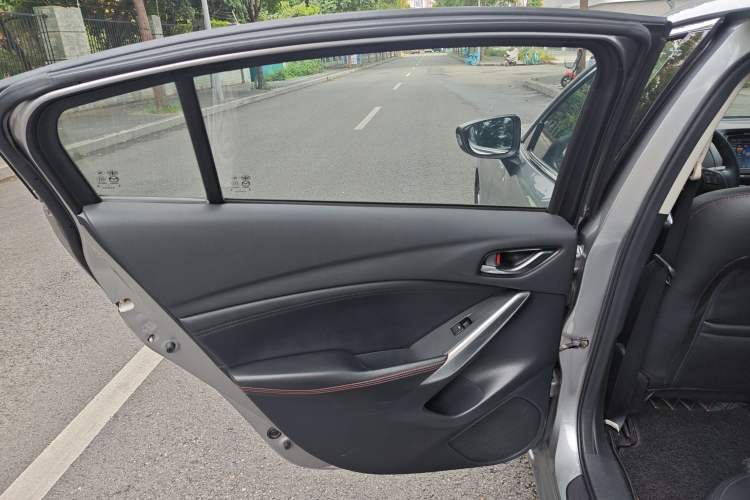 Used Mazda Atenza 2015 2.5L Blue Sky Prestige Edition Interior 8