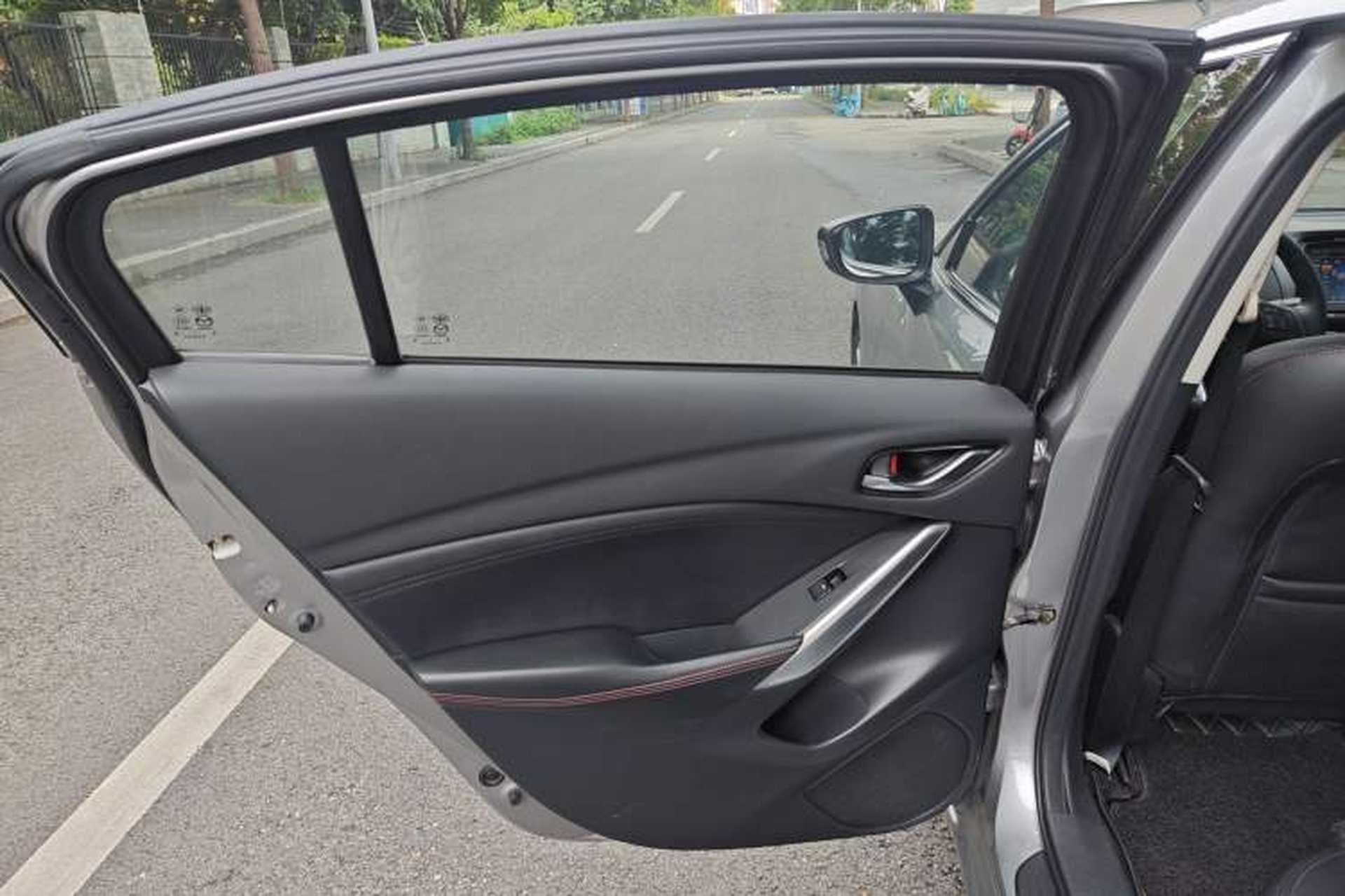 Used Mazda Atenza 2015 2.5L Blue Sky Prestige Edition Interior 8
