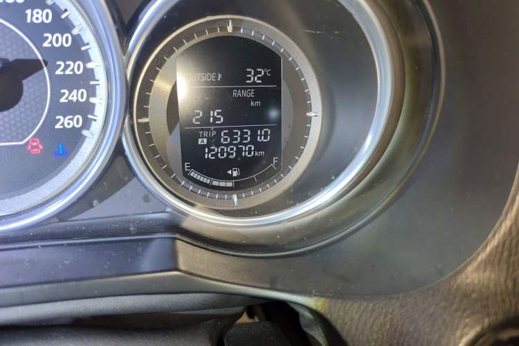 Used Mazda Atenza 2015 2.5L Blue Sky Prestige Edition Odometer Close Up