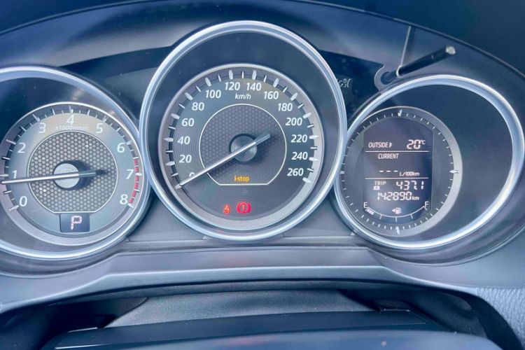 Used Mazda Atenza 2015 2.0L Blue Sky Luxury Edition Odometer Close Up