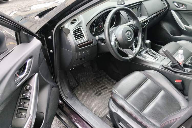 Used Mazda Atenza 2015 2.0L Blue Sky Luxury Edition Driver Seat