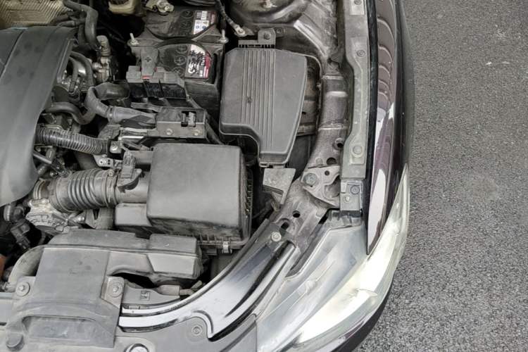 Used Mazda Atenza 2015 2.0L Blue Sky Luxury Edition Engine Bay Left
