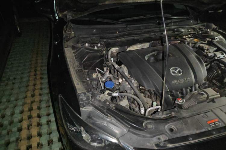 Used Mazda Atenza 2015 2.0L Blue Sky Luxury Edition Engine Bay Right