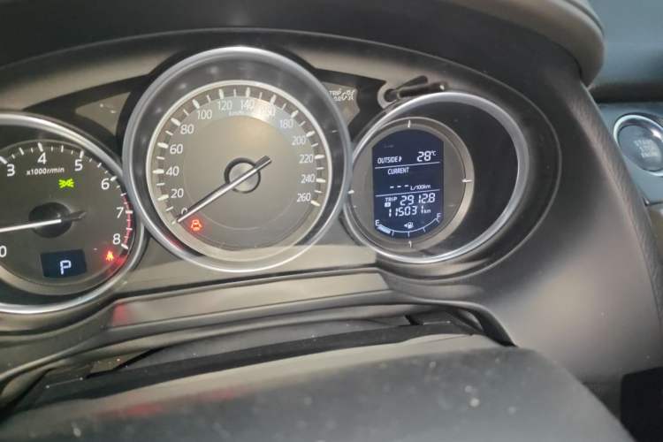 Used Mazda Atenza 2015 2.0L Blue Sky Luxury Edition Odometer Close Up