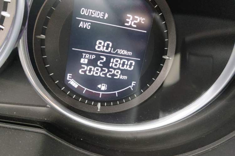 Used Mazda Atenza 2015 2.0L Blue Sky Luxury Edition Odometer Close Up