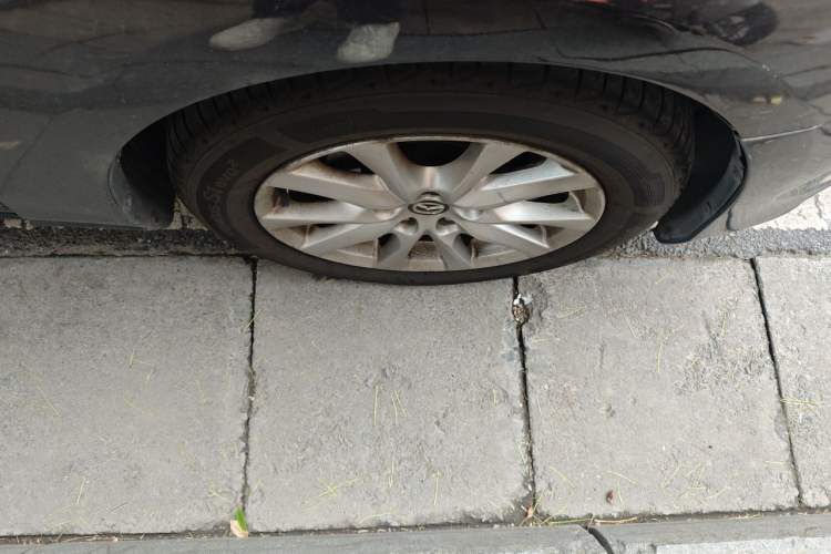 Used Mazda Atenza 2015 2.0L Blue Sky Luxury Edition Right Front Wheel Hub