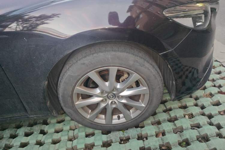 Used Mazda Atenza 2015 2.0L Blue Sky Luxury Edition Right Front Wheel Hub