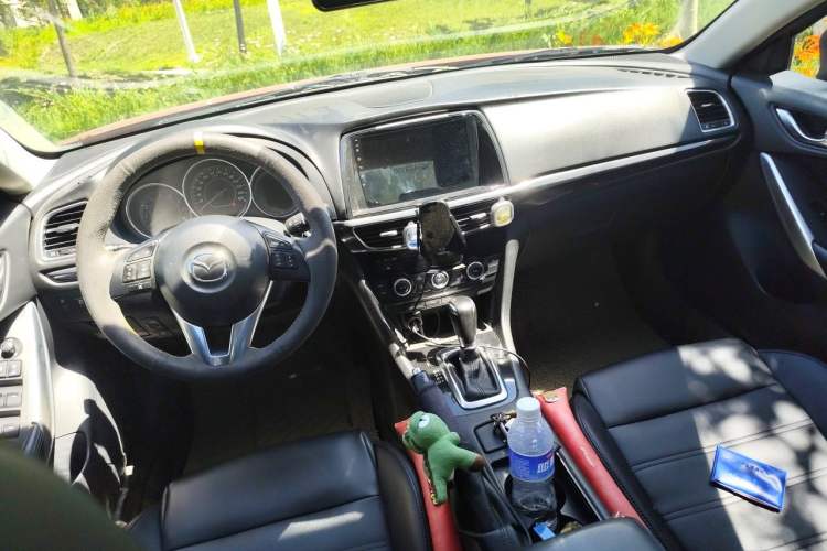 Used Mazda Atenza 2015 2.0L Blue Sky Fashion Edition Center Console