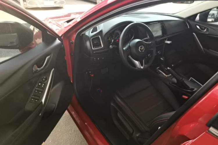 Used Mazda Atenza 2015 2.0L Blue Sky Fashion Edition Driver Seat