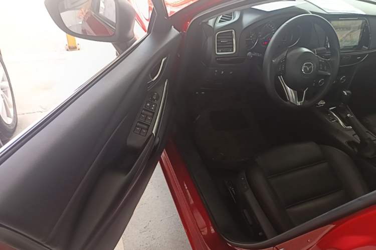 Used Mazda Atenza 2015 2.0L Blue Sky Luxury Edition Driver Seat