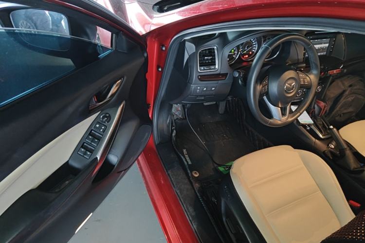 Used Mazda Atenza 2015 2.0L Blue Sky Luxury Edition Driver Seat