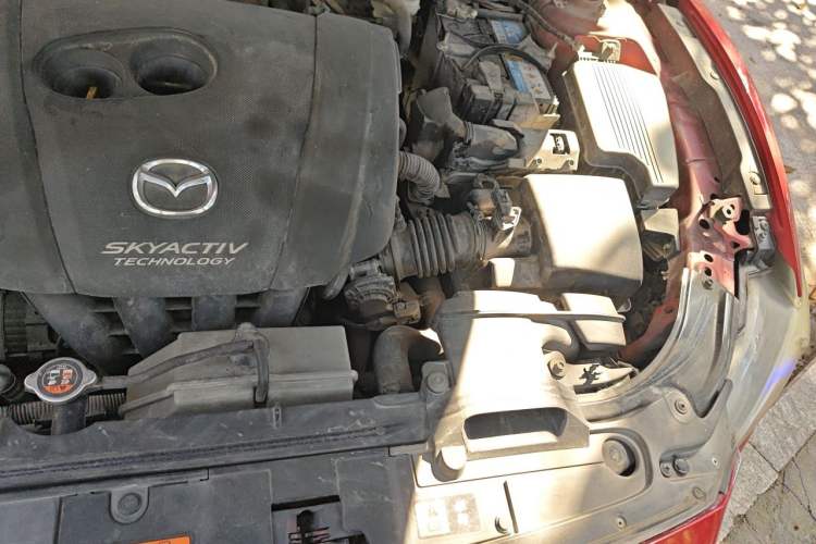 Used Mazda Atenza 2015 2.0L Blue Sky Luxury Edition Engine Bay Left