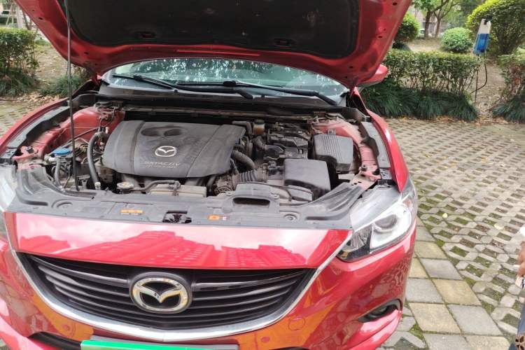 Used Mazda Atenza 2015 2.0L Blue Sky Luxury Edition Engine Bay Left