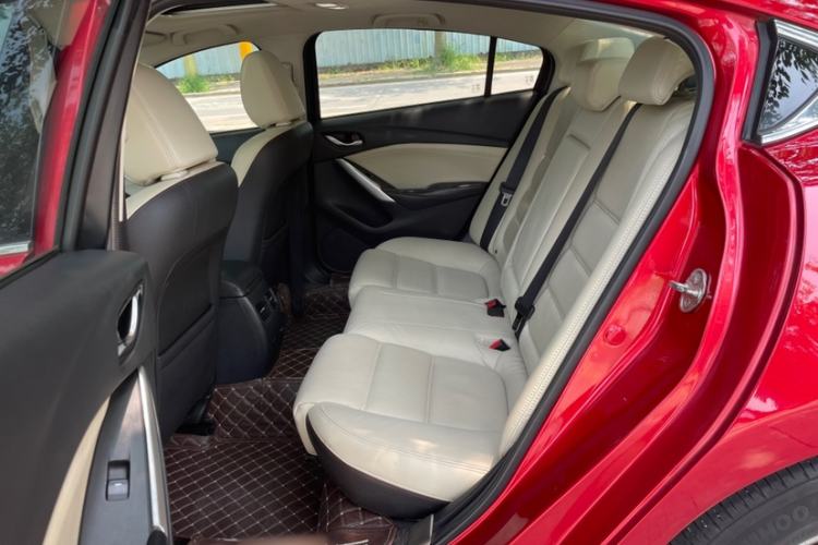Used Mazda Atenza 2015 2.0L Blue Sky Luxury Edition Interior 2