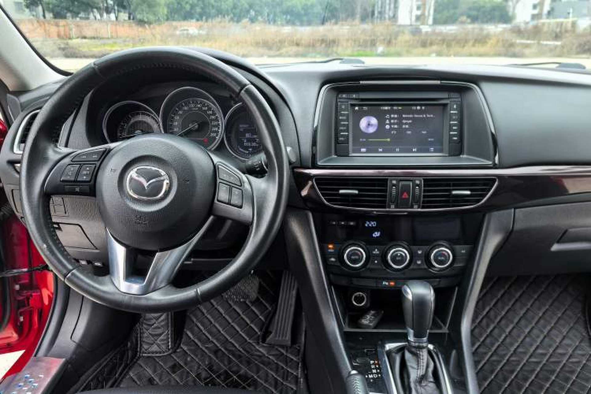 Used Mazda Atenza 2015 2.0L Blue Sky Luxury Edition Interior 2