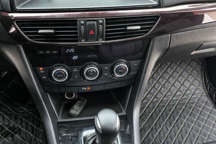 Used Mazda Atenza 2015 2.0L Blue Sky Luxury Edition Interior 3