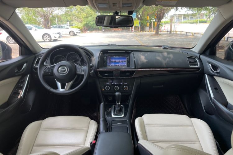 Used Mazda Atenza 2015 2.0L Blue Sky Luxury Edition Interior 4