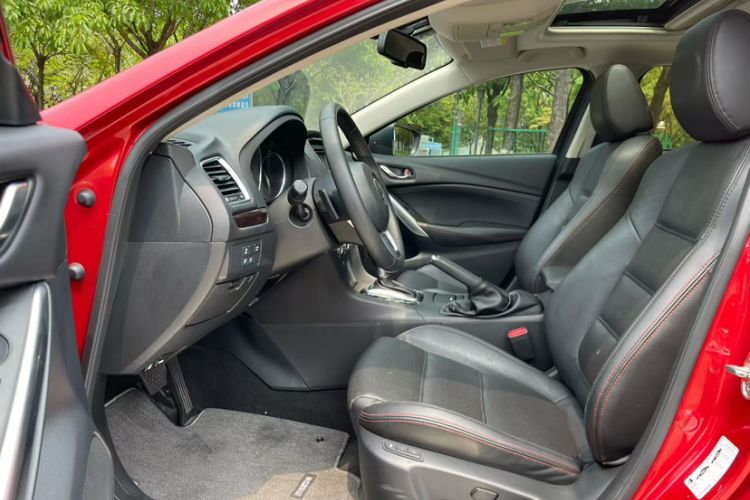 Used Mazda Atenza 2015 2.5L Blue Sky Prestige Edition Interior 4