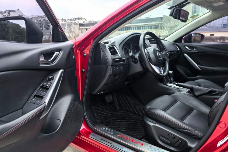 Used Mazda Atenza 2015 2.0L Blue Sky Luxury Edition Interior 5