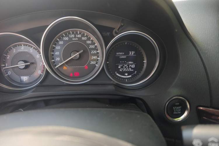 Used Mazda Atenza 2015 2.0L Blue Sky Luxury Edition Odometer Close Up
