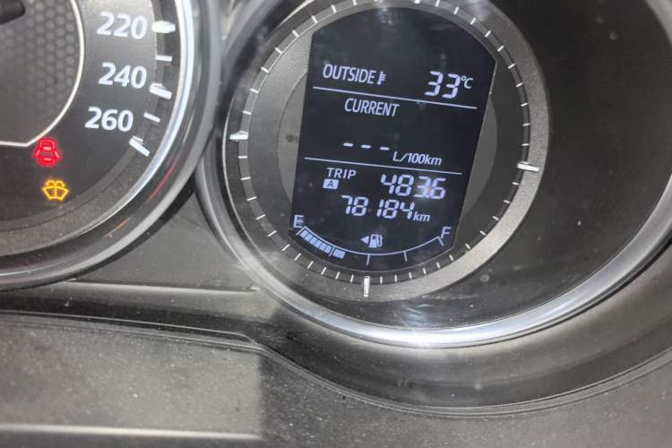 Used Mazda Atenza 2015 2.5L Blue Sky Prestige Edition Odometer Close Up