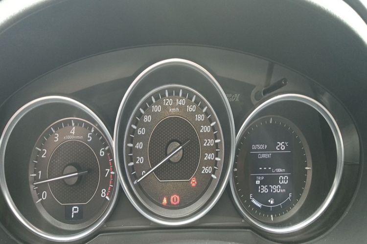 Used Mazda Atenza 2015 2.5L Blue Sky Prestige Edition Odometer Close Up