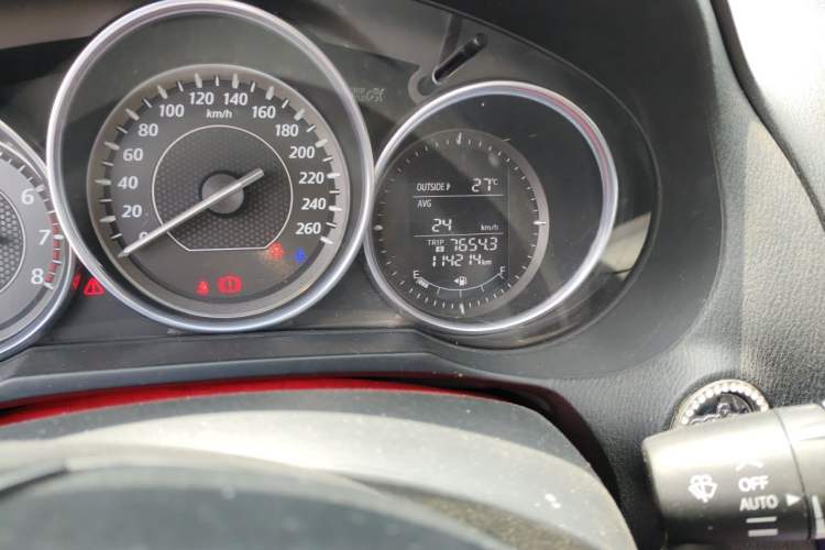 Used Mazda Atenza 2015 2.0L Blue Sky Luxury Edition Odometer Close Up