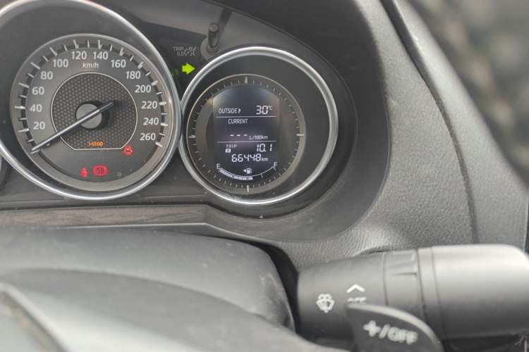 Used Mazda Atenza 2015 2.5L Blue Sky Sport Edition Odometer Close Up