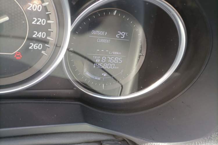 Used Mazda Atenza 2015 2.0L Blue Sky Luxury Edition Odometer Close Up