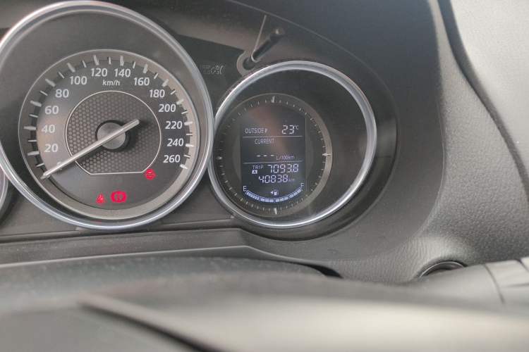 Used Mazda Atenza 2015 2.0L Blue Sky Luxury Edition Odometer Close Up