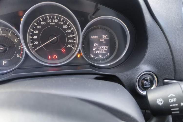 Used Mazda Atenza 2015 2.0L Blue Sky Fashion Edition Odometer Close Up