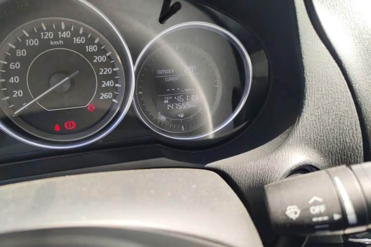 Used Mazda Atenza 2015 2.0L Blue Sky Fashion Edition Odometer Close Up