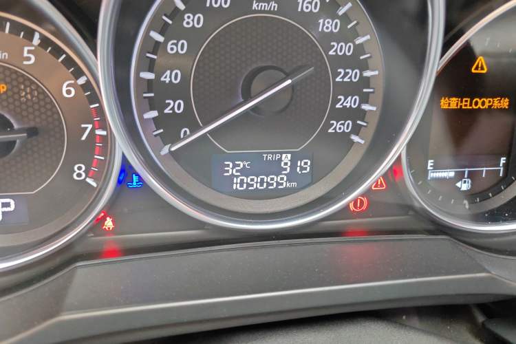 Used Mazda Atenza 2015 2.0L Blue Sky Prestige Edition Odometer Close Up