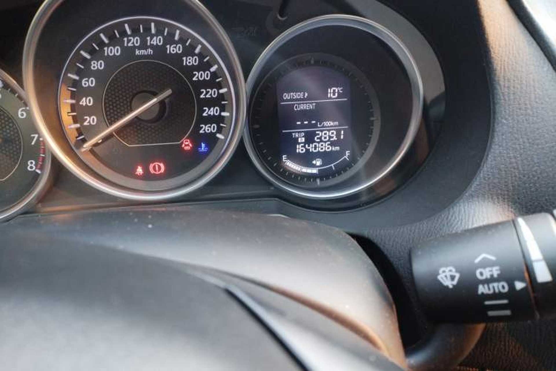 Used Mazda Atenza 2015 2.0L Blue Sky Luxury Edition Odometer Close Up