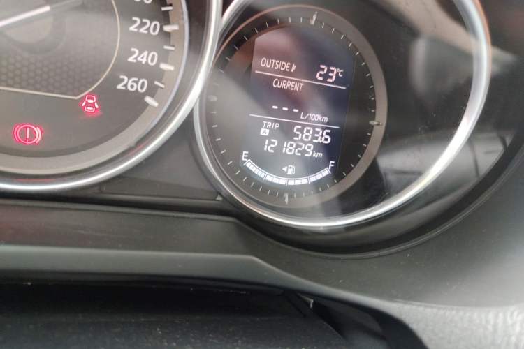 Used Mazda Atenza 2015 2.0L Blue Sky Luxury Edition Odometer Close Up