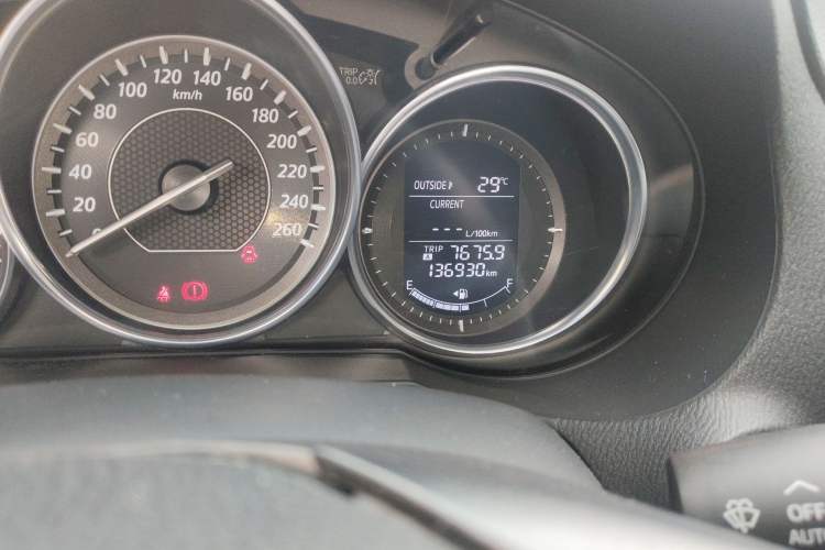 Used Mazda Atenza 2015 2.0L Blue Sky Luxury Edition Odometer Close Up